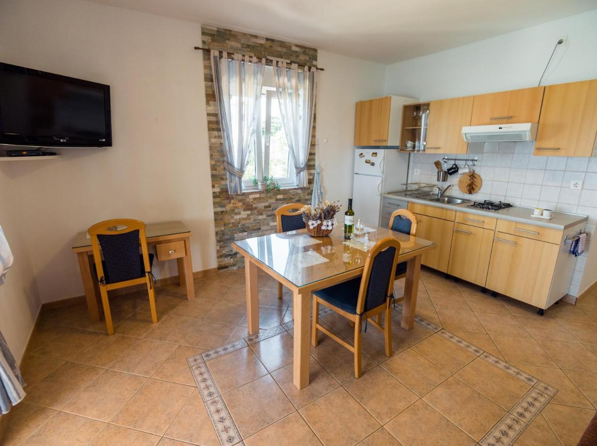 Apartmani Maslina ルン エクステリア 写真