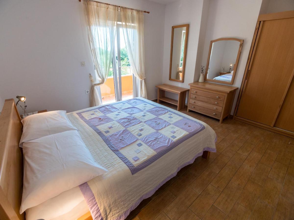 Apartmani Maslina ルン エクステリア 写真